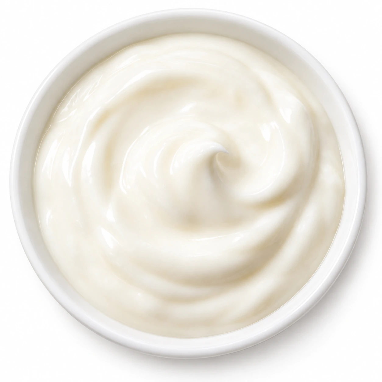 Naturjoghurt vor weißem Hintergrund.