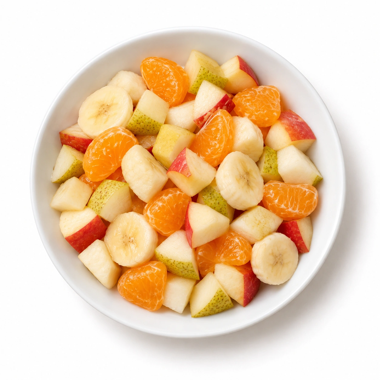 Obstsalat vor weißem Hintergrund.