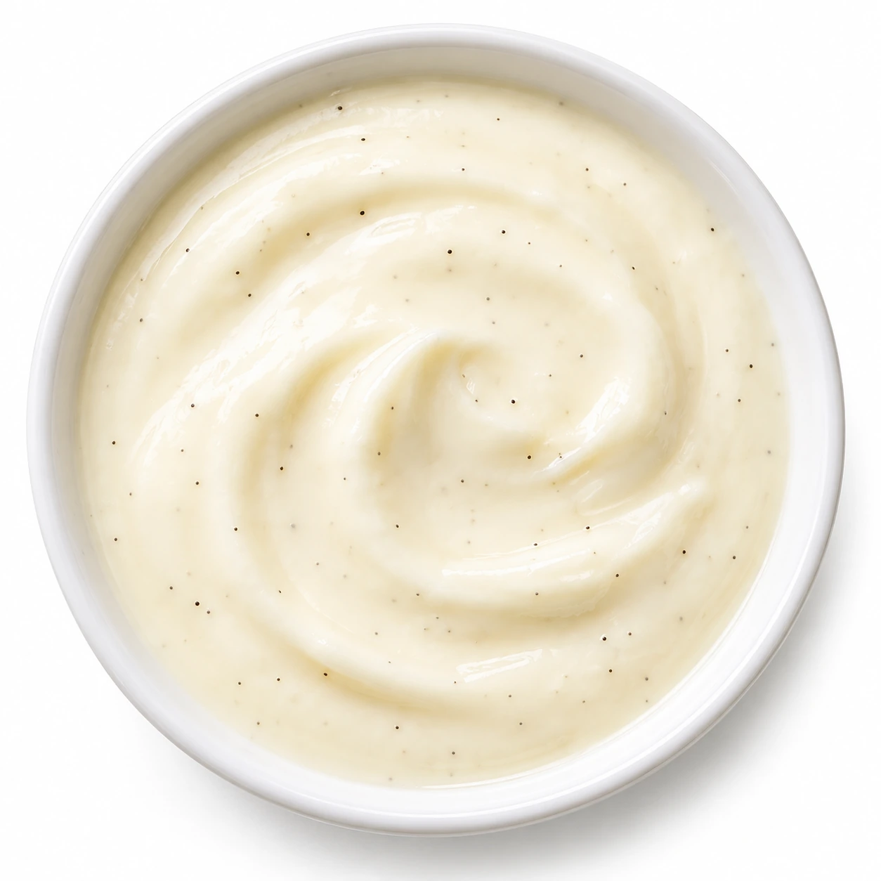 Vanillejoghurt vor weißem Hintergrund.
