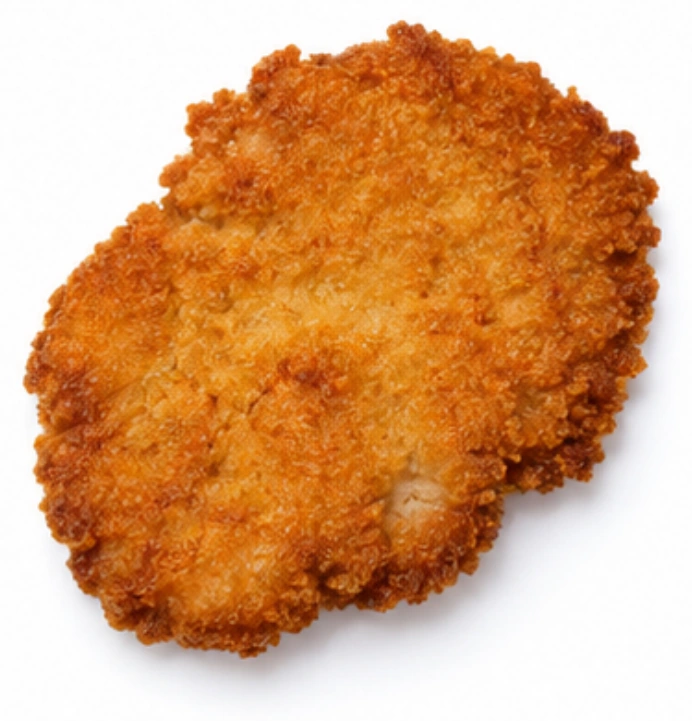 Schnitzel vor weißem Hintergrund.