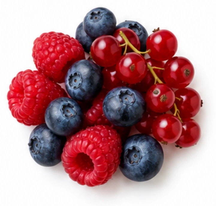 Beeren vor weißem Hintergrund.