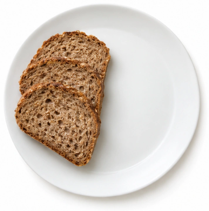 Brot vor weißem Hintergrund.