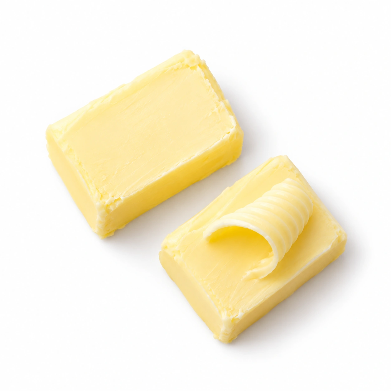 Butter vor weißem Hintergrund.